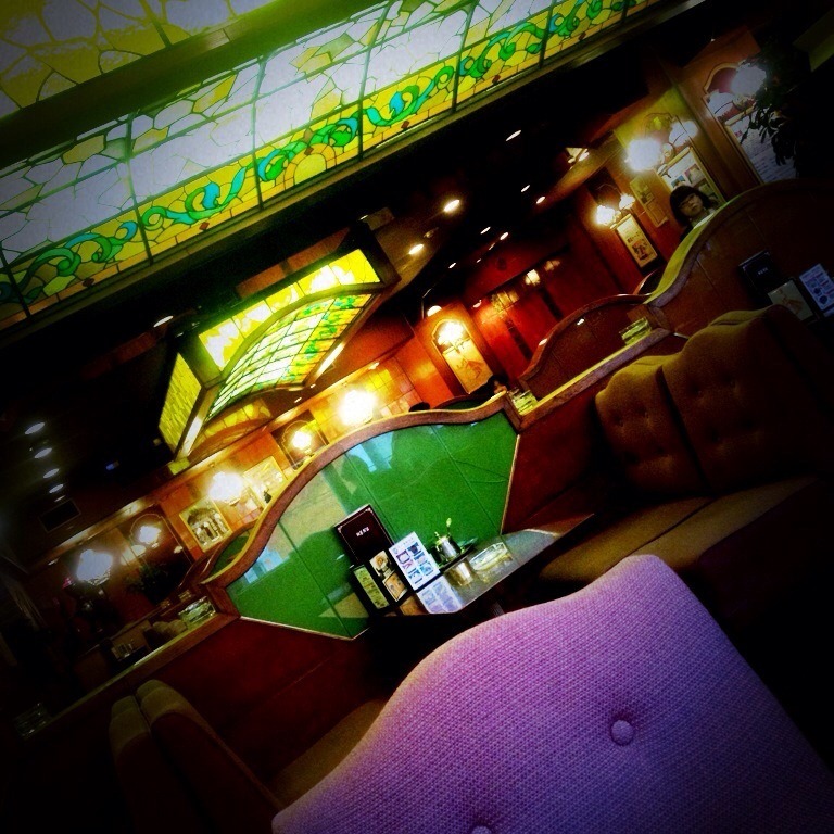 Featured image of post 昭和レトロ満天だが電源あり！純喫茶『珈琲 西武』@新宿