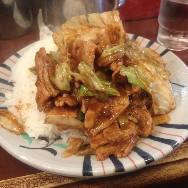 Featured image of post 超大盛り回鍋肉でお腹も心も満腹@『えぞ松』神楽坂店