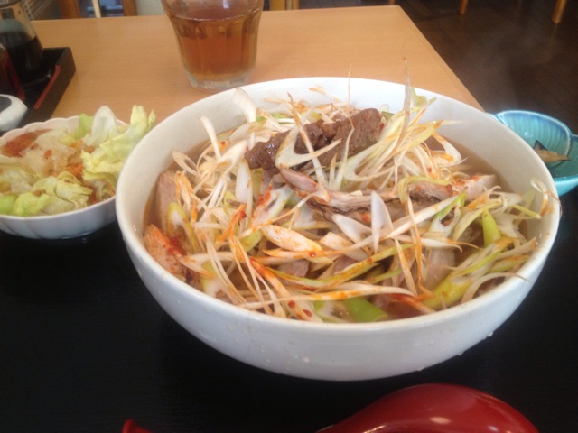 Featured image of post ボリューム満天の葱チャーシュー麺にお腹いっぱい  中華料理　楽食 町田