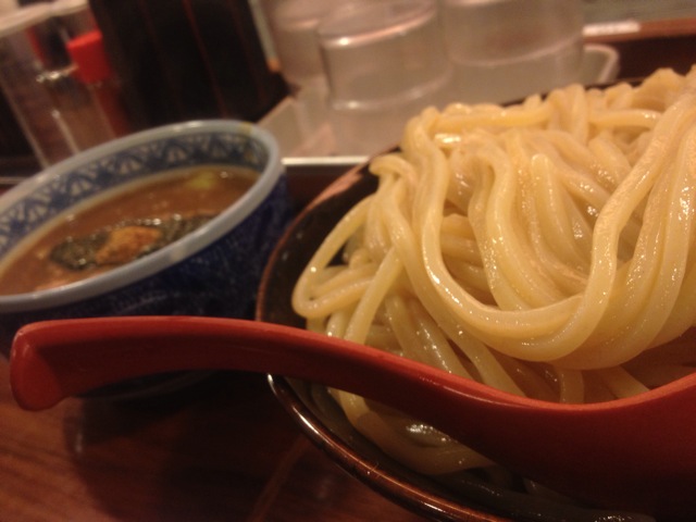 Featured image of post ドロドロすぎる濃厚魚介スープともっちもちな麺の素敵な出会い 三田製麺所 渋谷道玄坂店