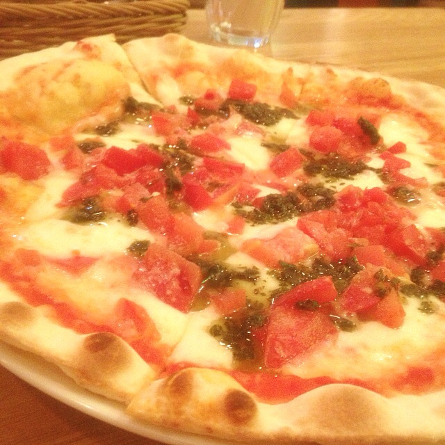 Featured image of post 自宅にいるような居心地の良さとモッチモチのピザ！ fasta piazza 町田