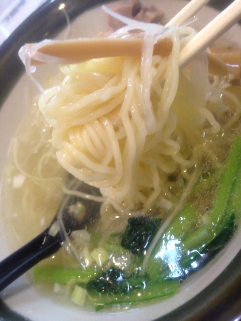 Featured image of post [町田・ラーメン] 自慢の透明湯スープと、おじやに舌鼓  『楽や』