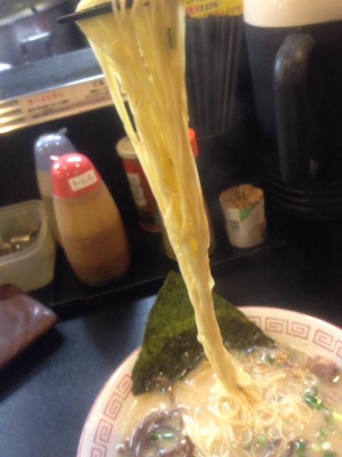 Featured image of post [町田・六角堂・ラーメン]町田に長浜ラーメンをコウであるべきと伝道する店。替え玉注文！