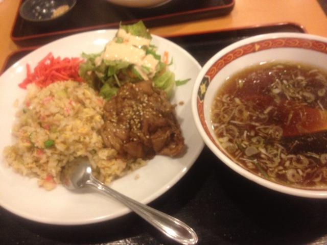 Featured image of post [沼津・炒飯・六文亭]油たっぷり濃い目こってりあじつけのちゃーはん、なんか変わっています